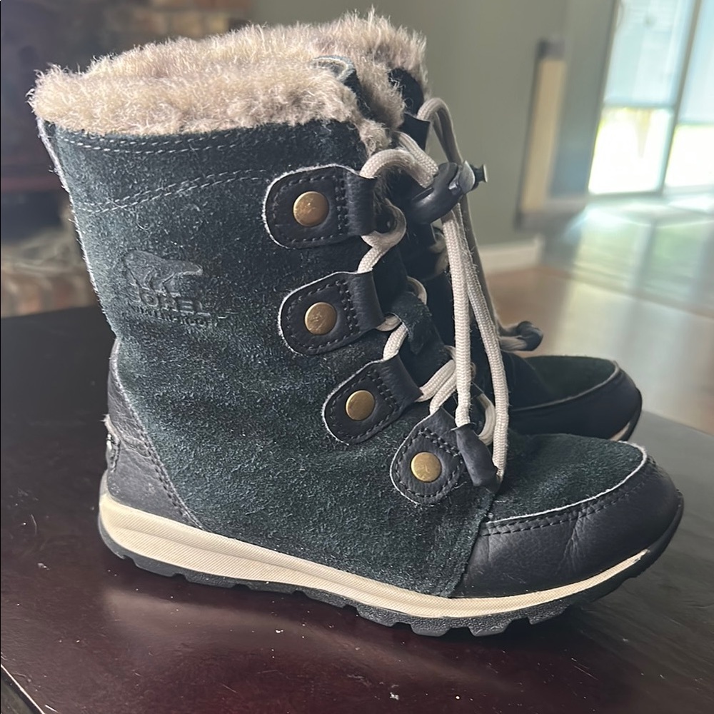Sorel Black Winter Boots with Faux Fur Lining